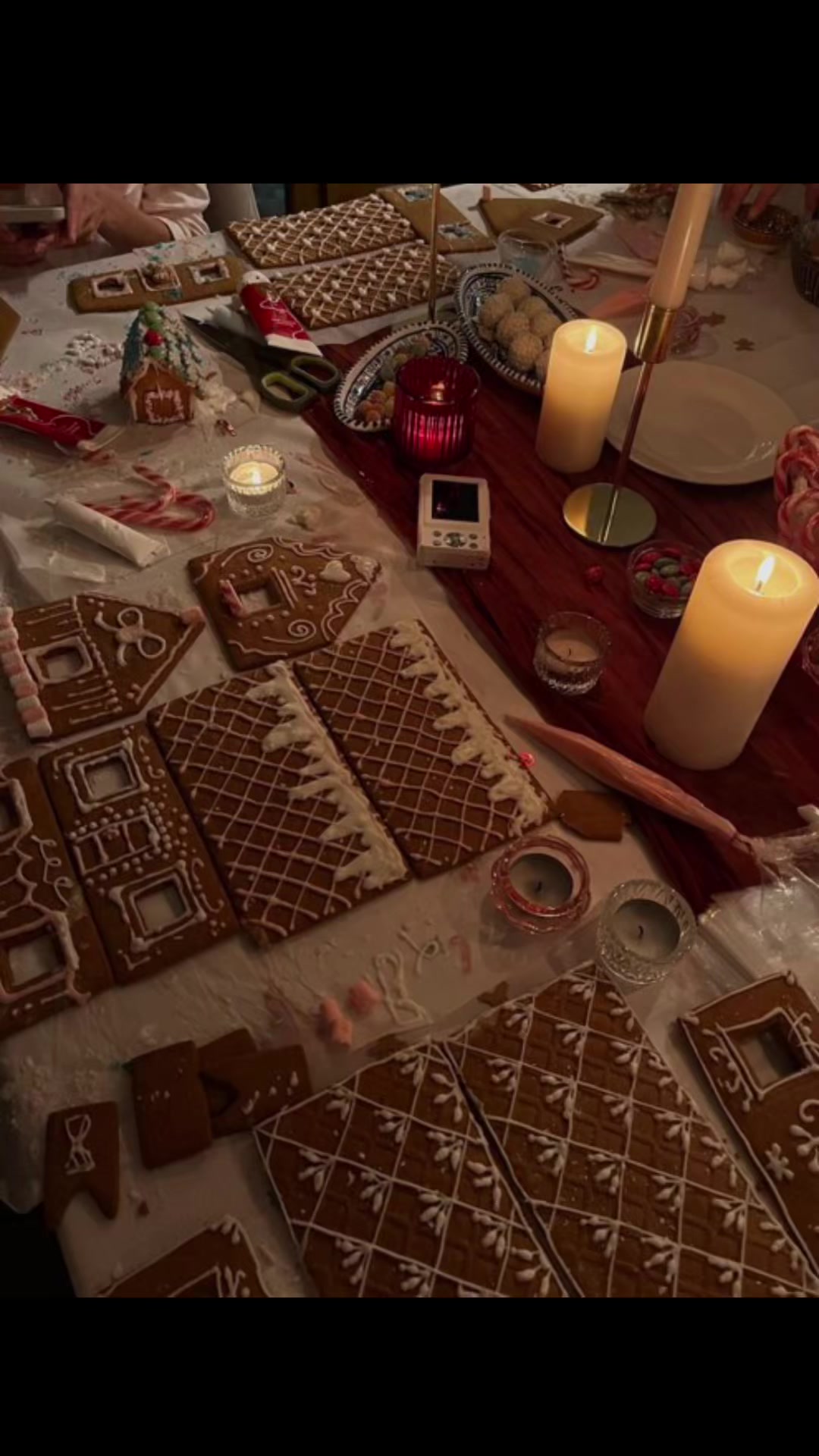 @_happyholidayss