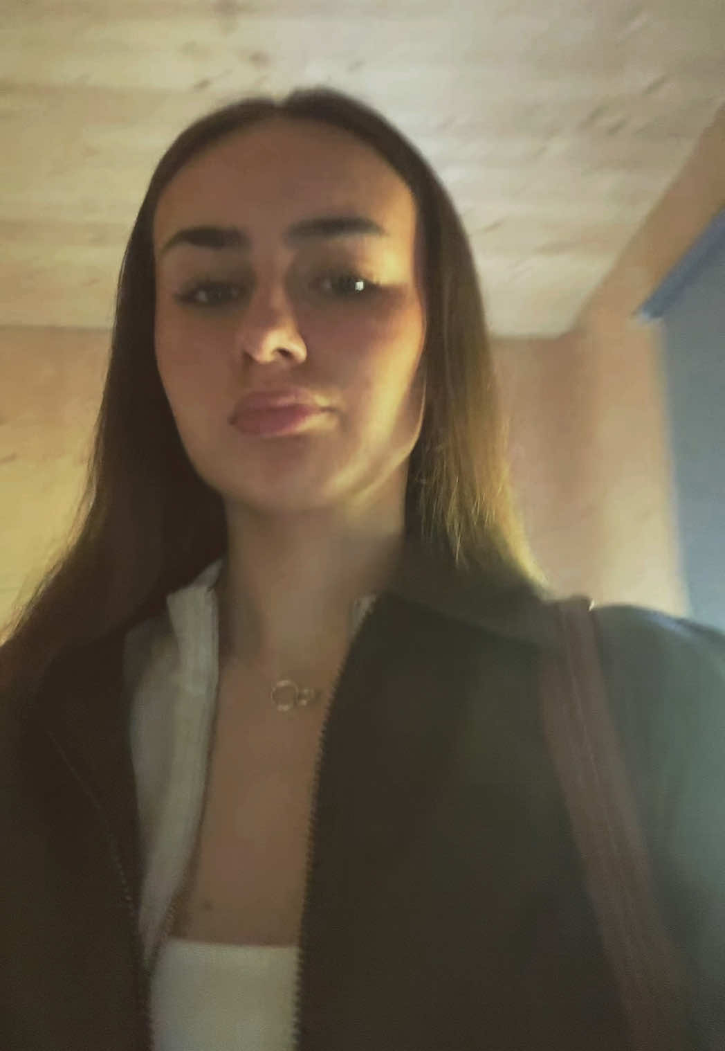 @𝑎𝑚𝑒𝑙𝑖𝑎