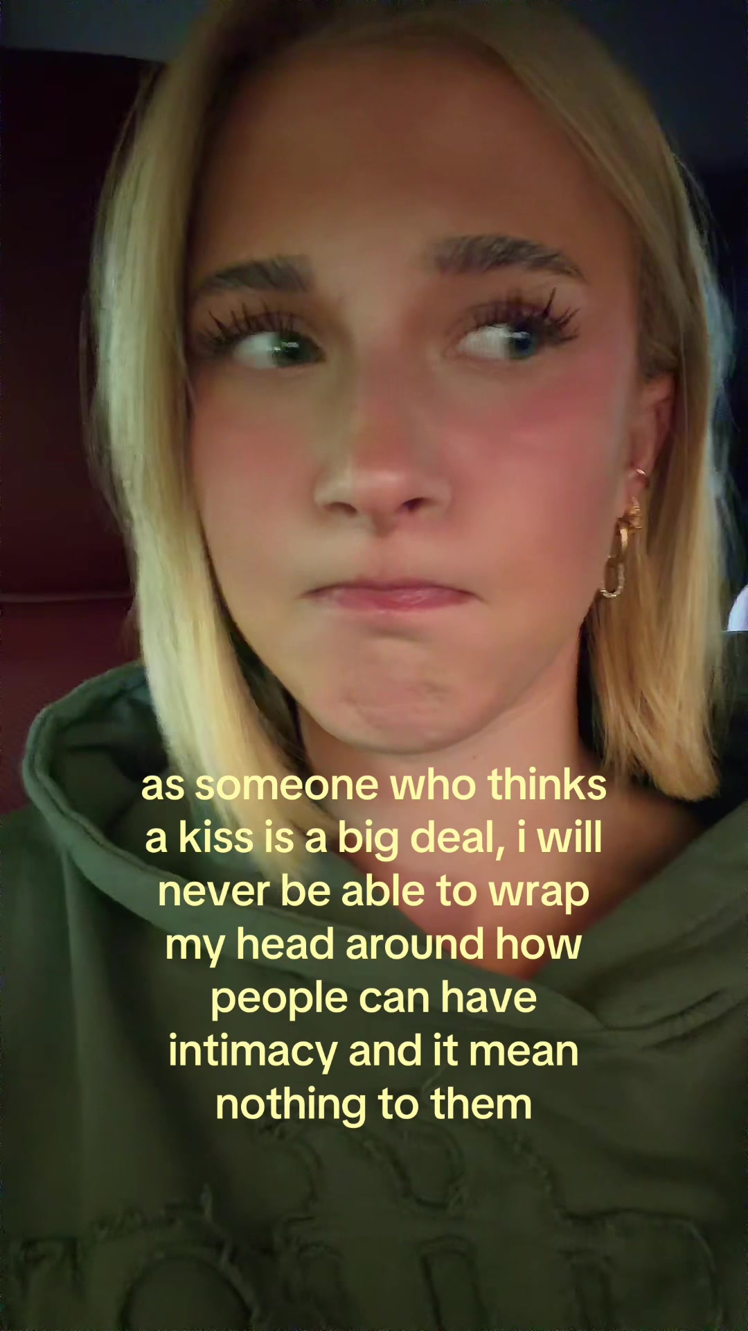 @theelliebarker