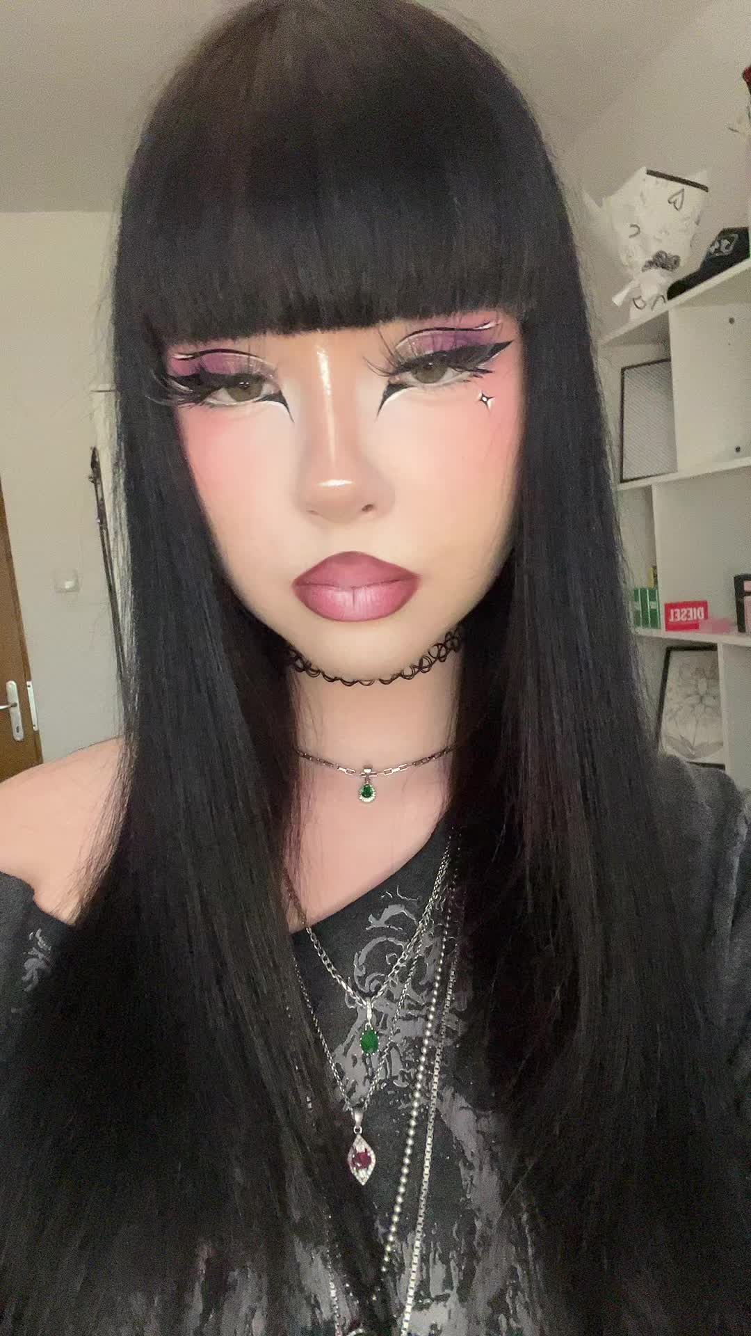 @Ava