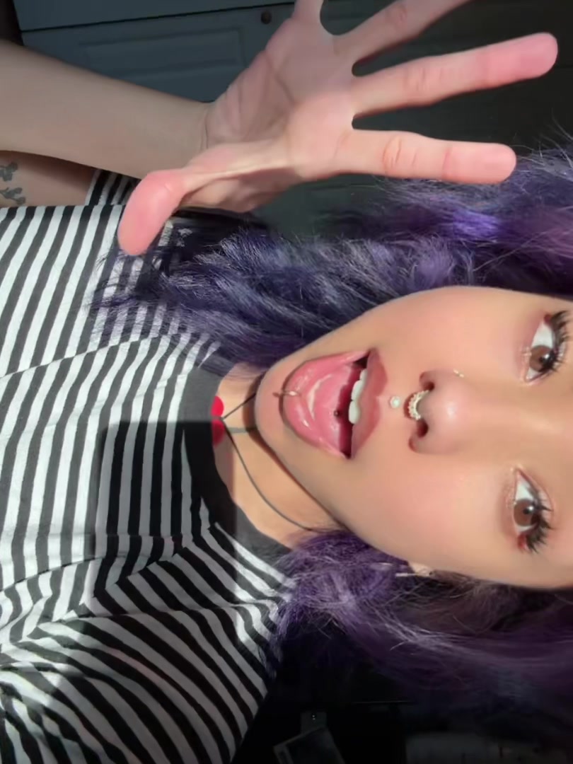 @thegirlinurphone