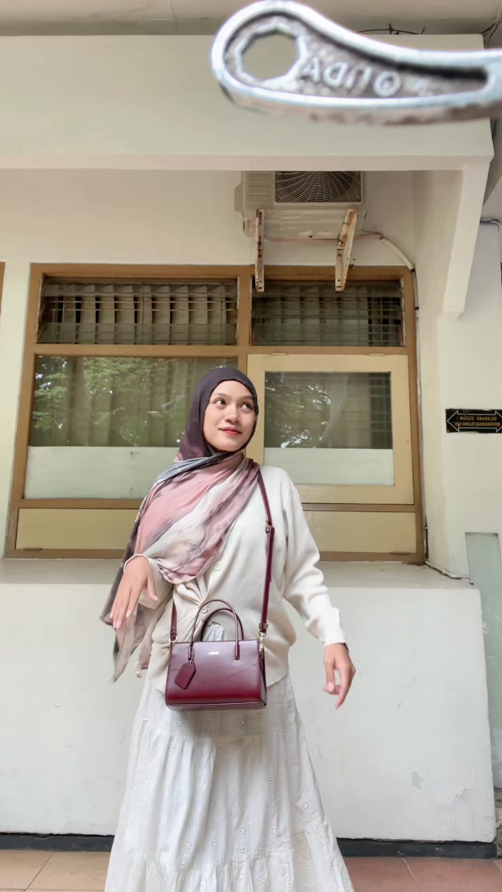 @Maudhy Ferari