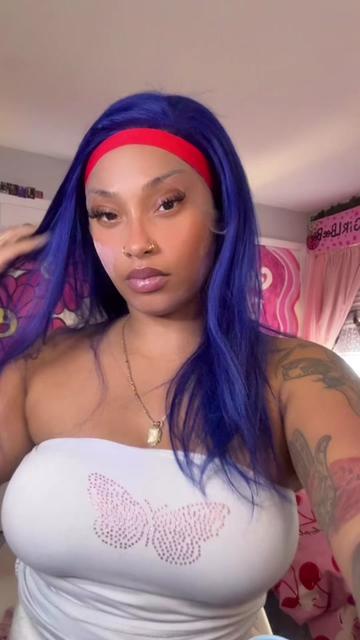 @Datgirlbeebee