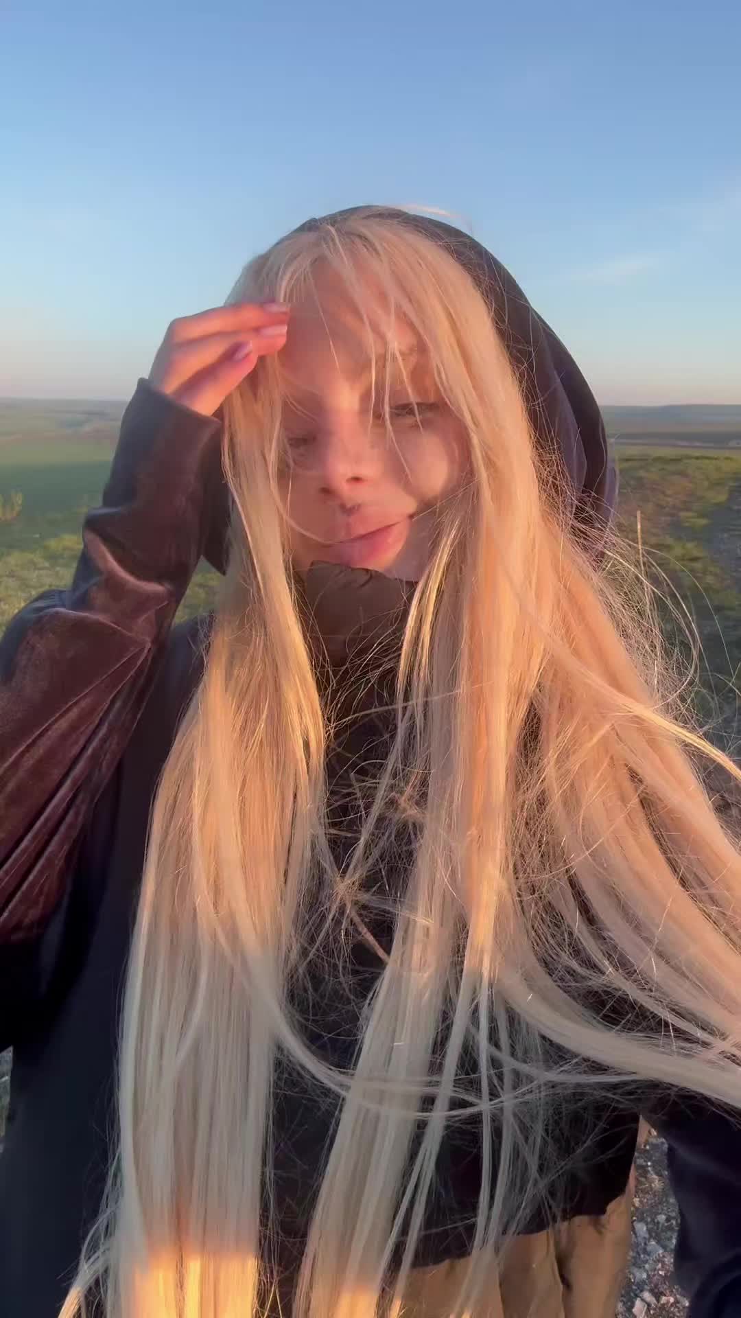 lesi_moonie (@lesi_moonie) - Urlebird