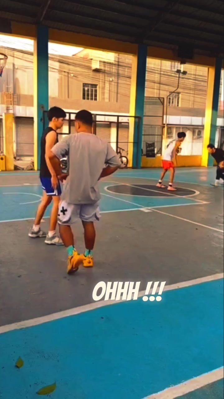 @ONE HANDER💪