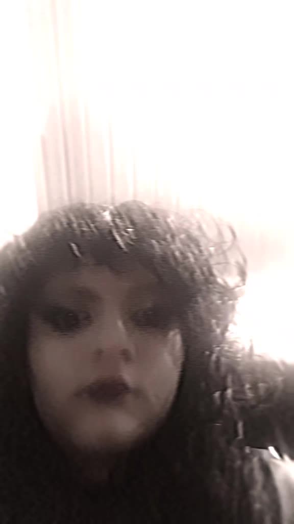 @𒀱Vicky a estranha𒀱