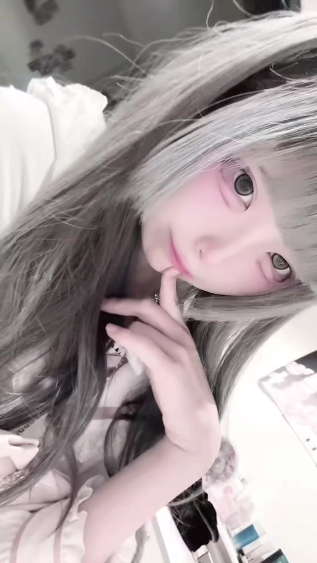 @にこ