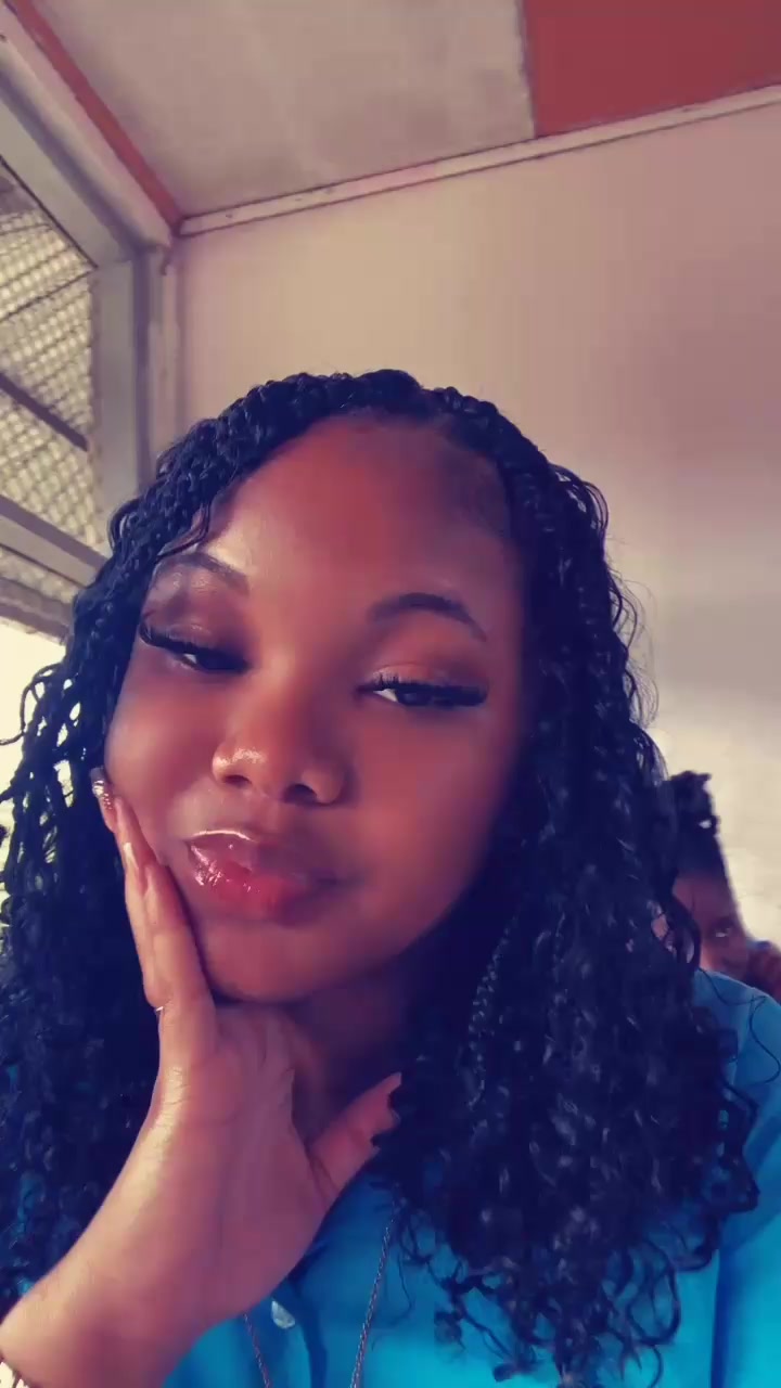 @urlove._ella