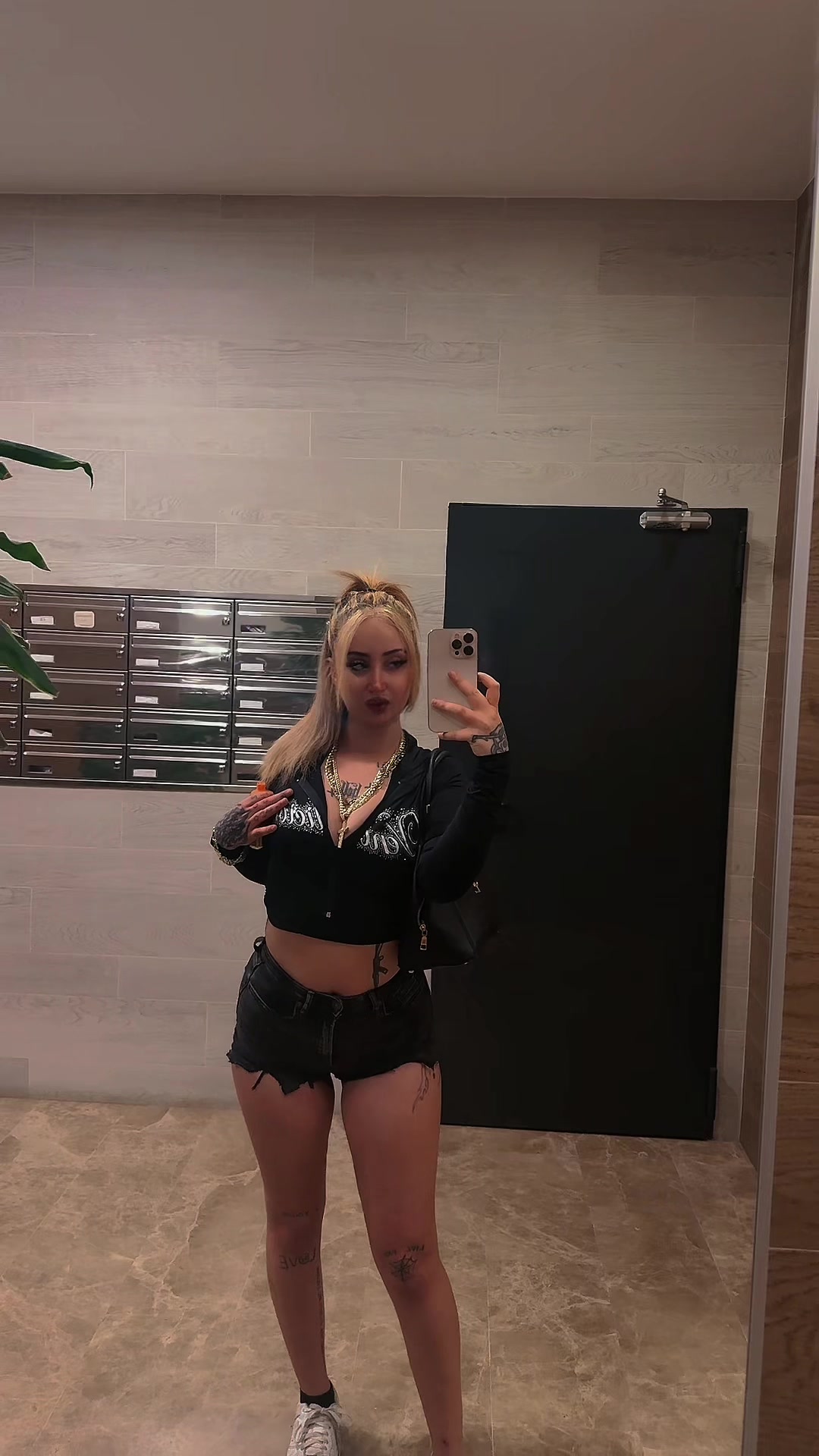@sikariaxr