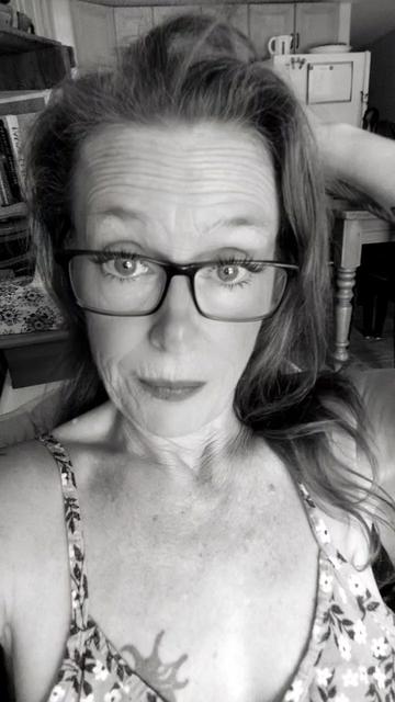 @ladyclau🩶✌️