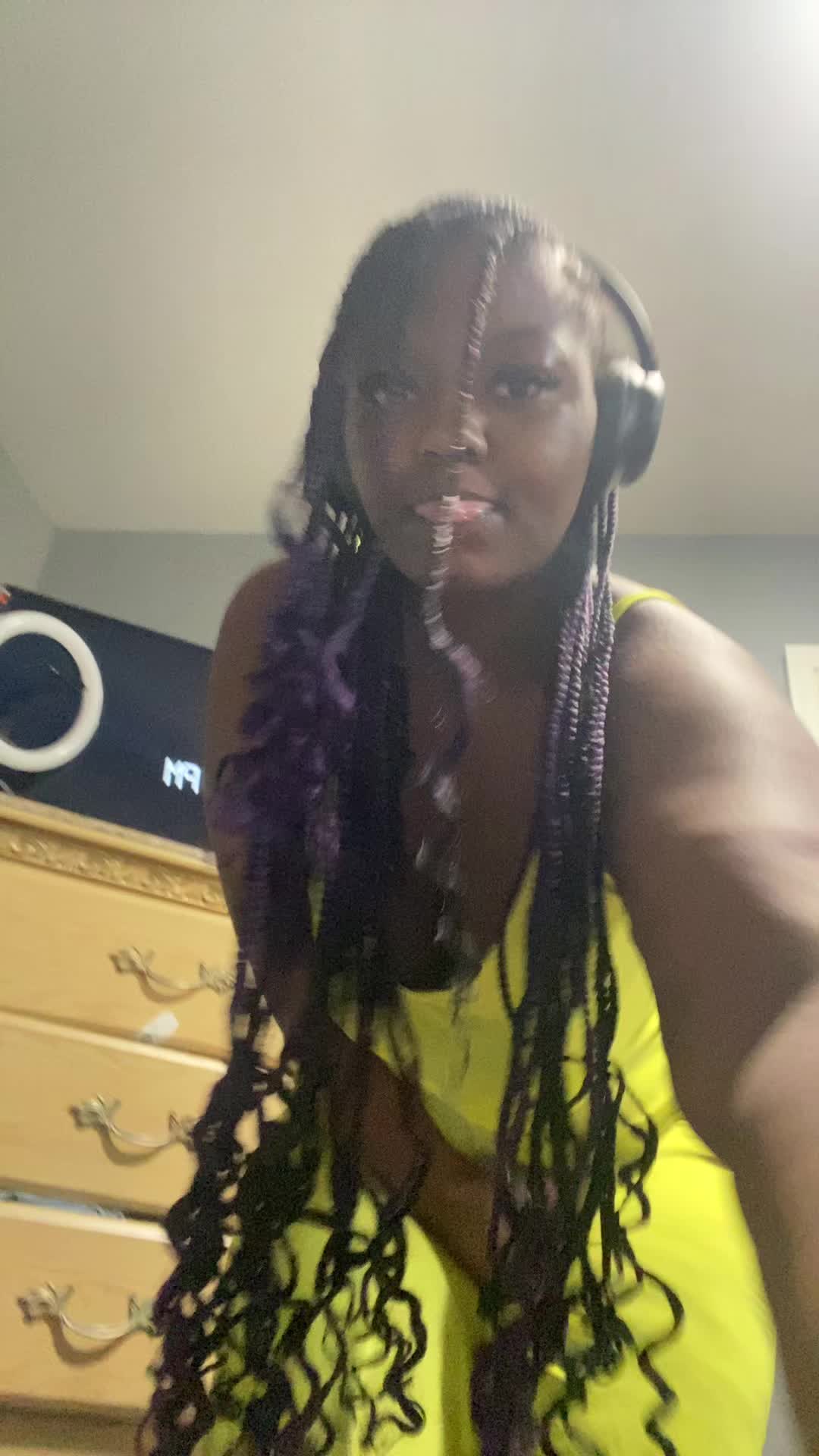 @liyah👩🏽&zwj;❤️&zwj;💋&zwj;👩🏾
