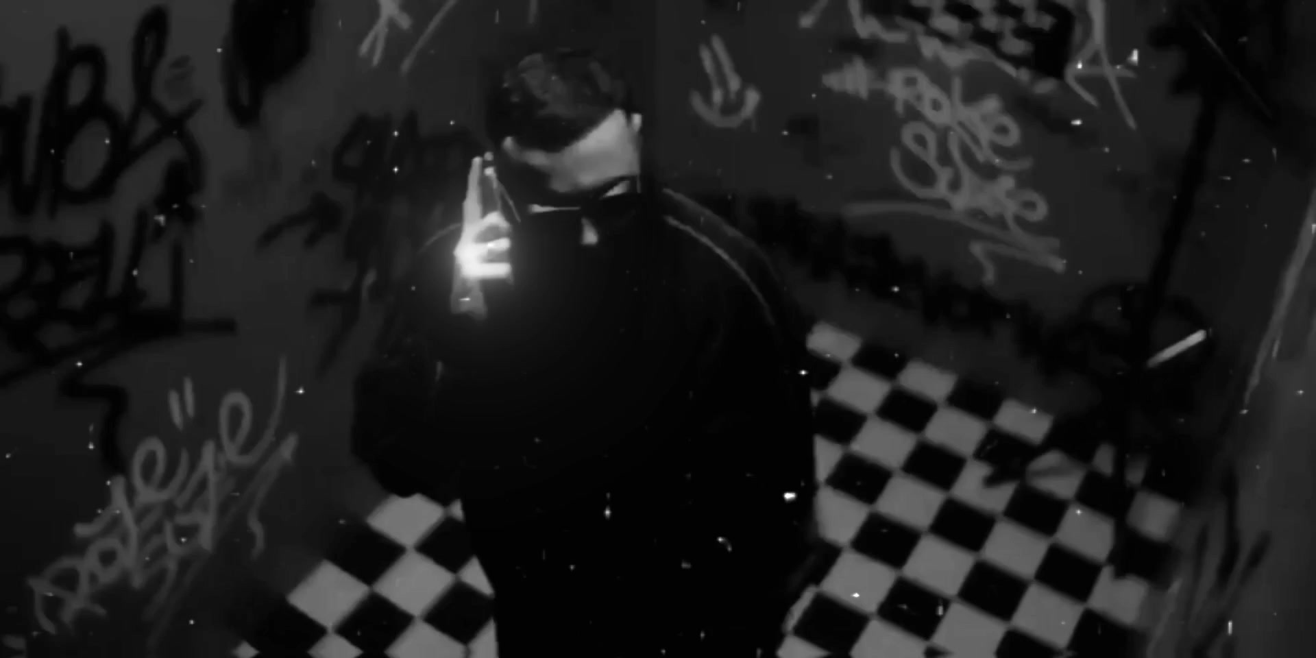 @🖤