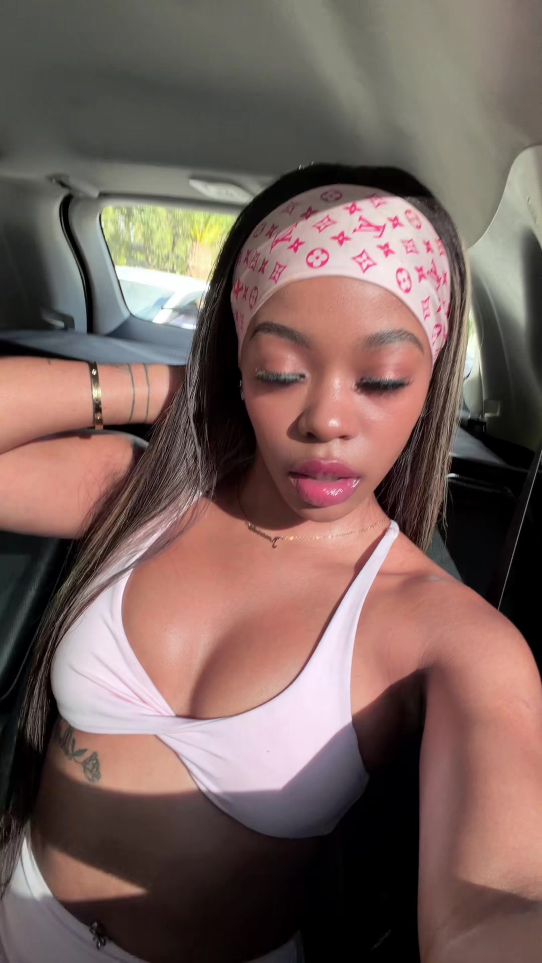 @Surname_Amanda