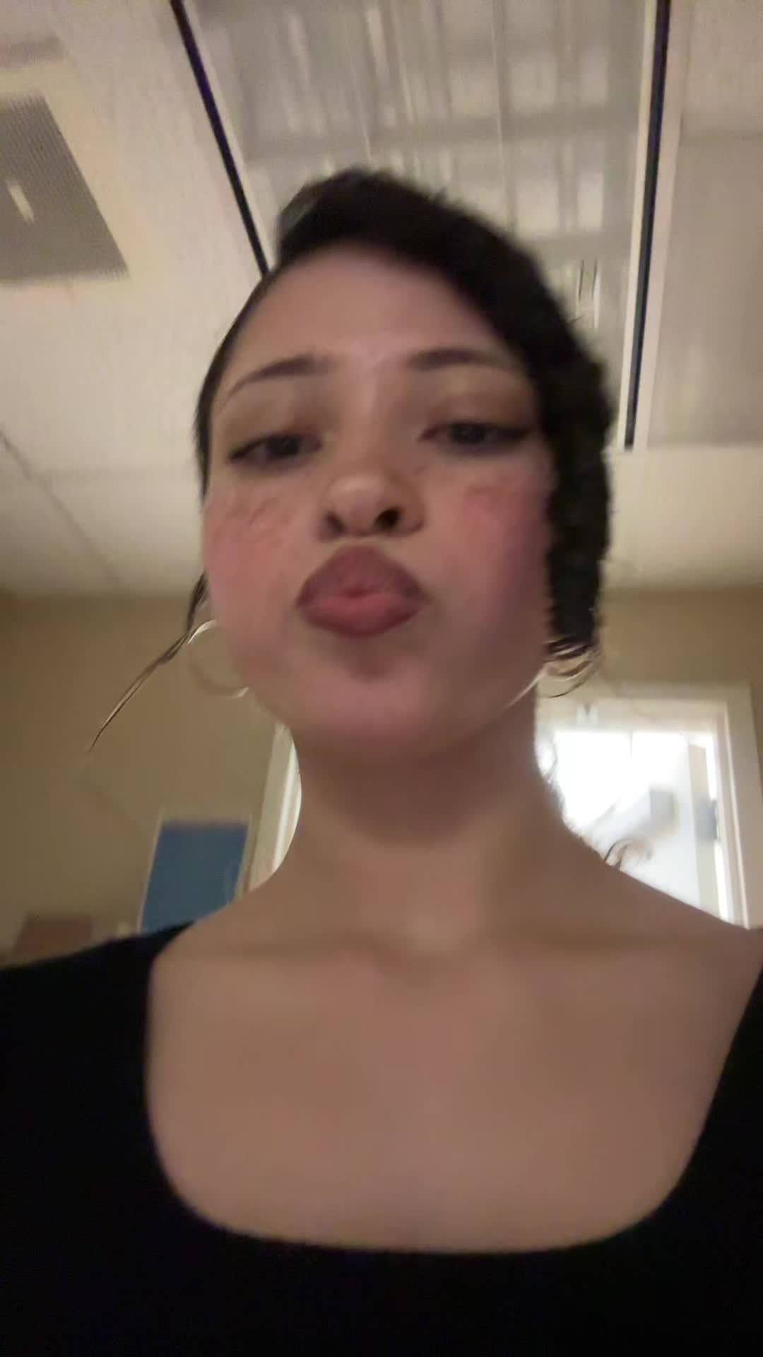 @Jneee