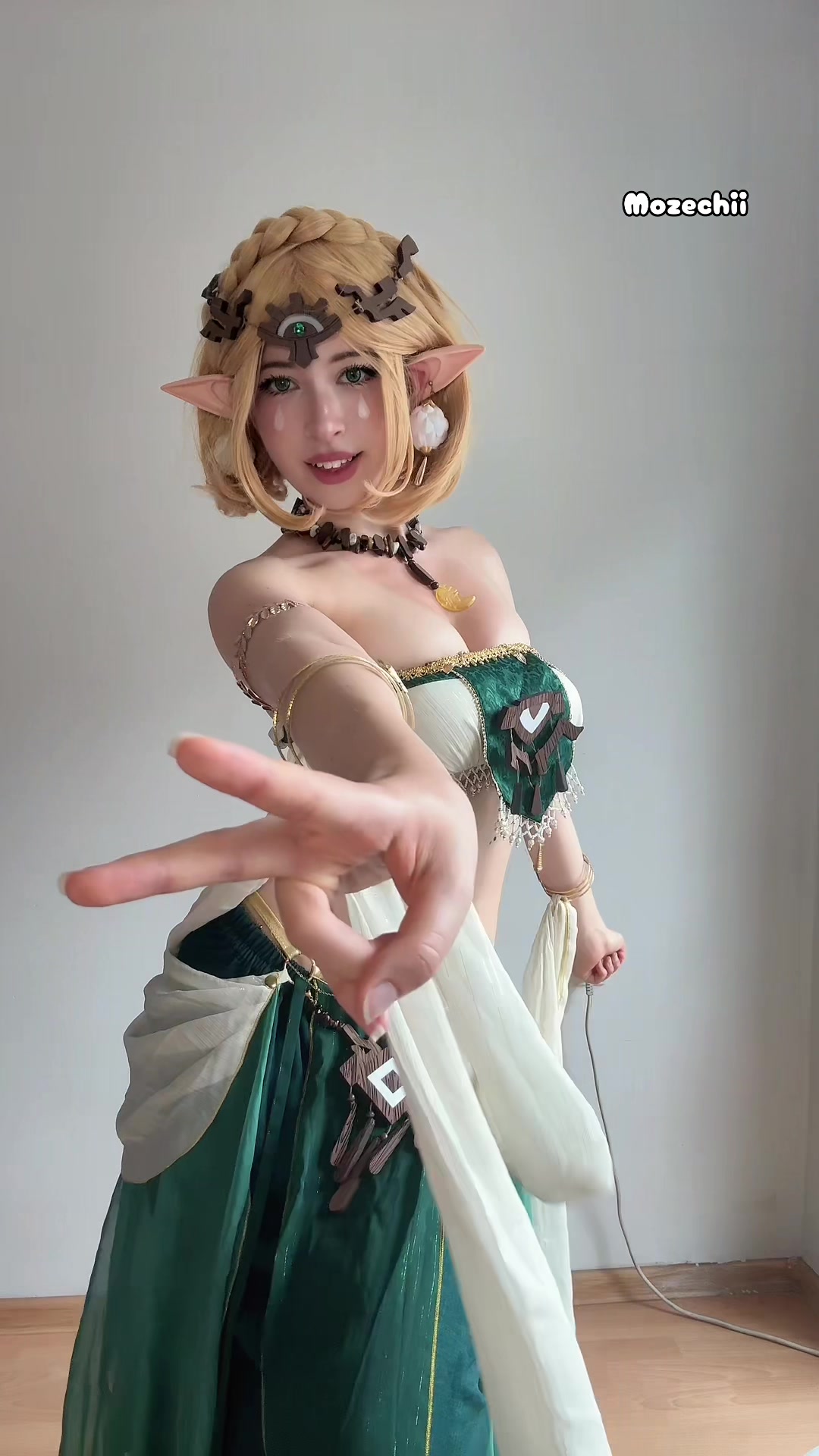 @Mozechii