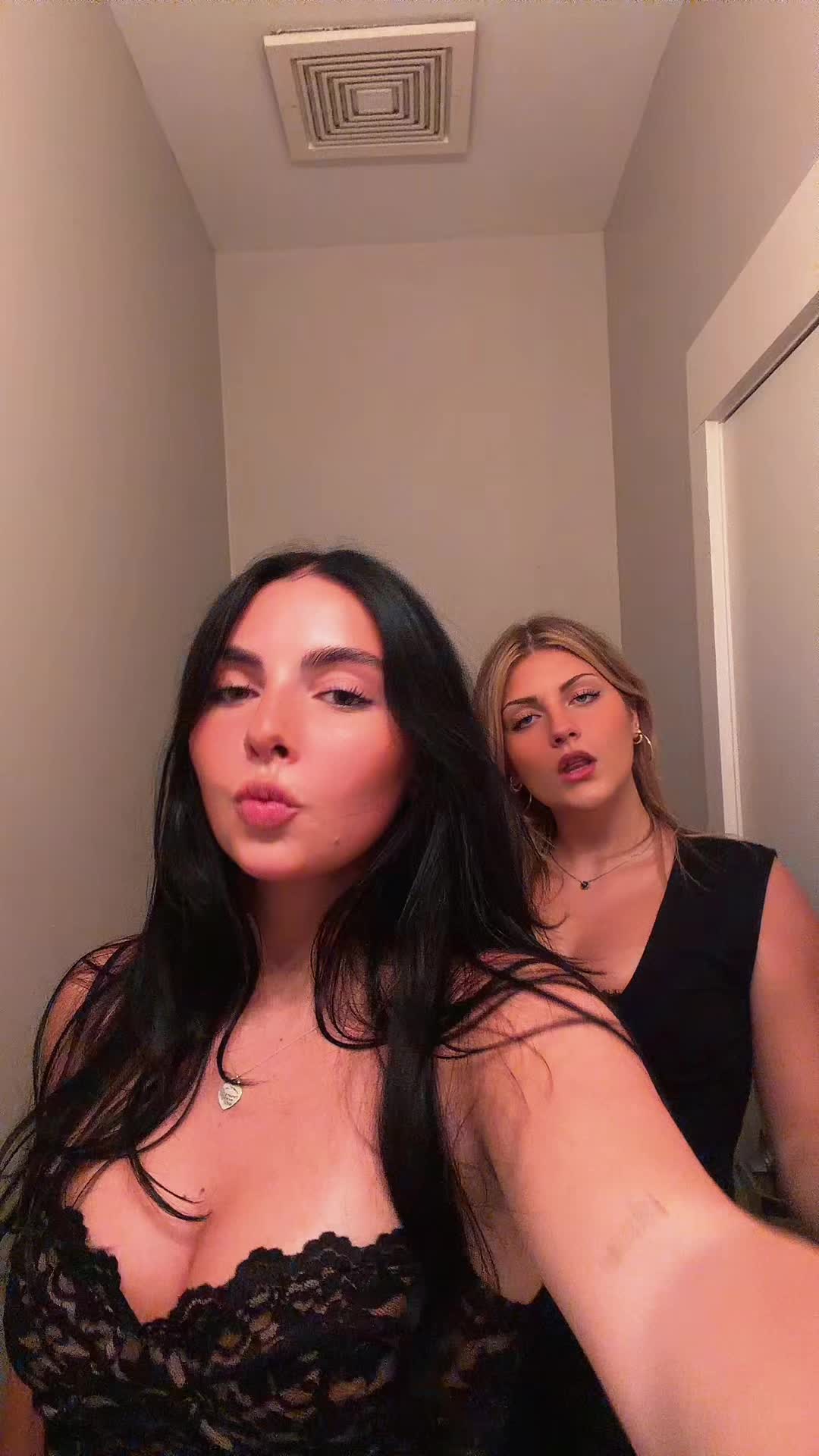 @Bella