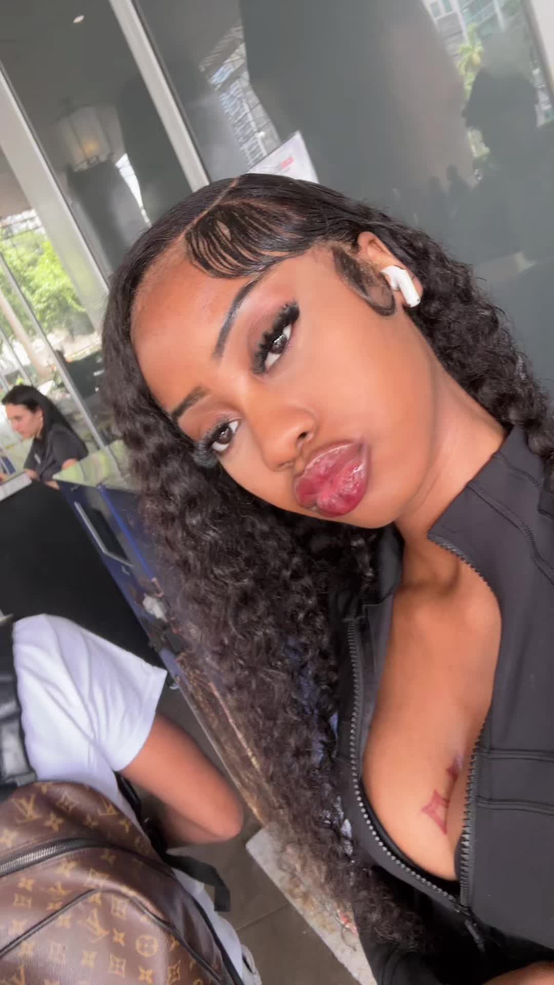 @missniakay