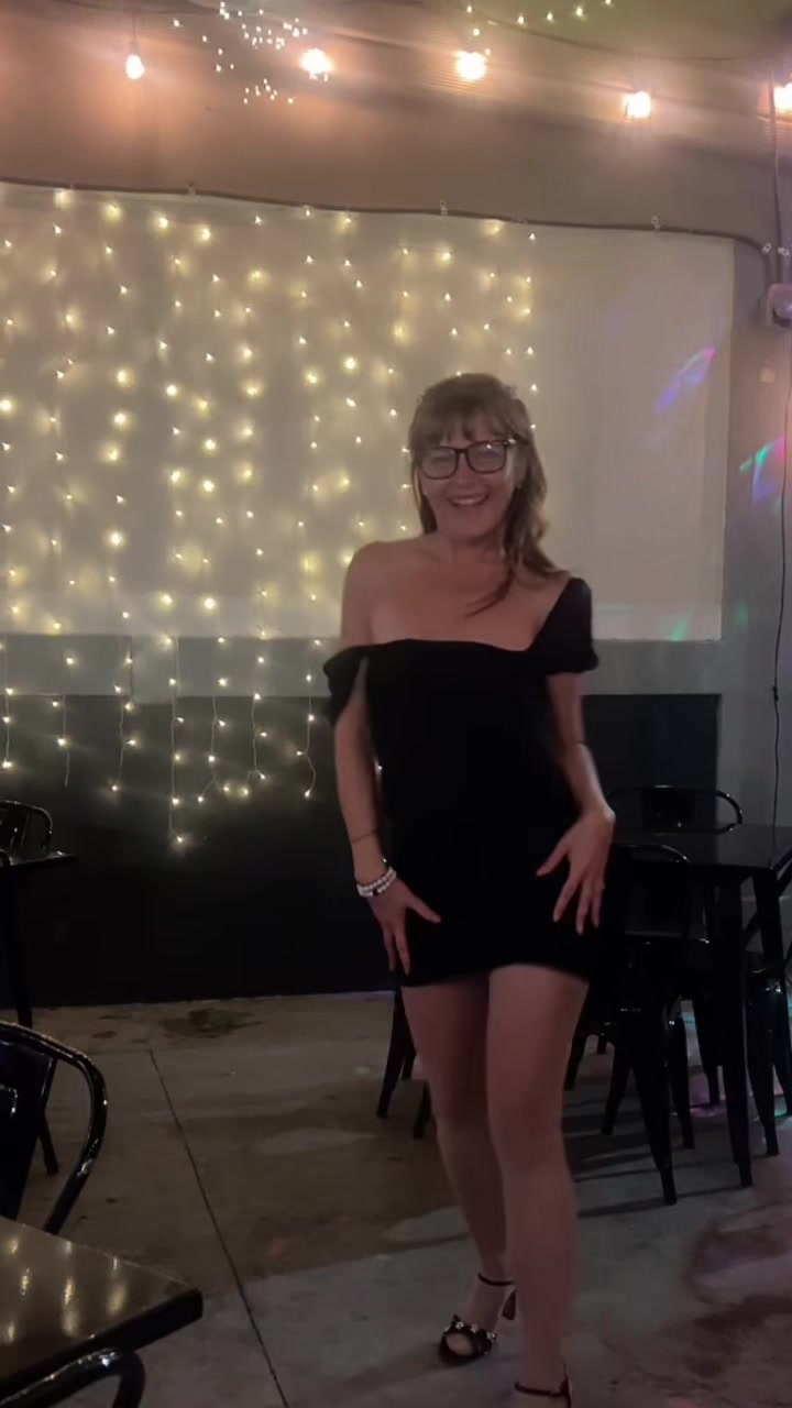 @Sheer Nylons ✨ Kitten