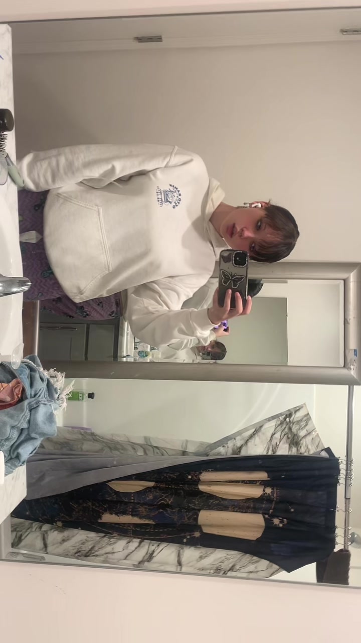 @𝐹𝒶𝓁𝓁𝓎𝓃 𝐿𝒶𝑅𝓊𝑒