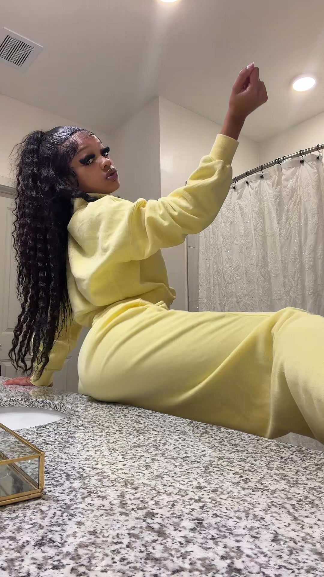 @Farahheartss