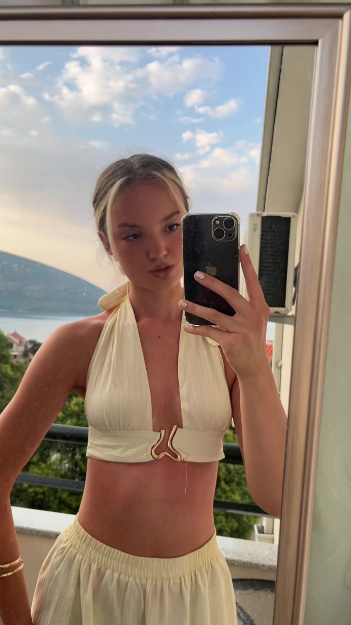 @𝐉𝐞𝐥𝐞𝐧𝐚