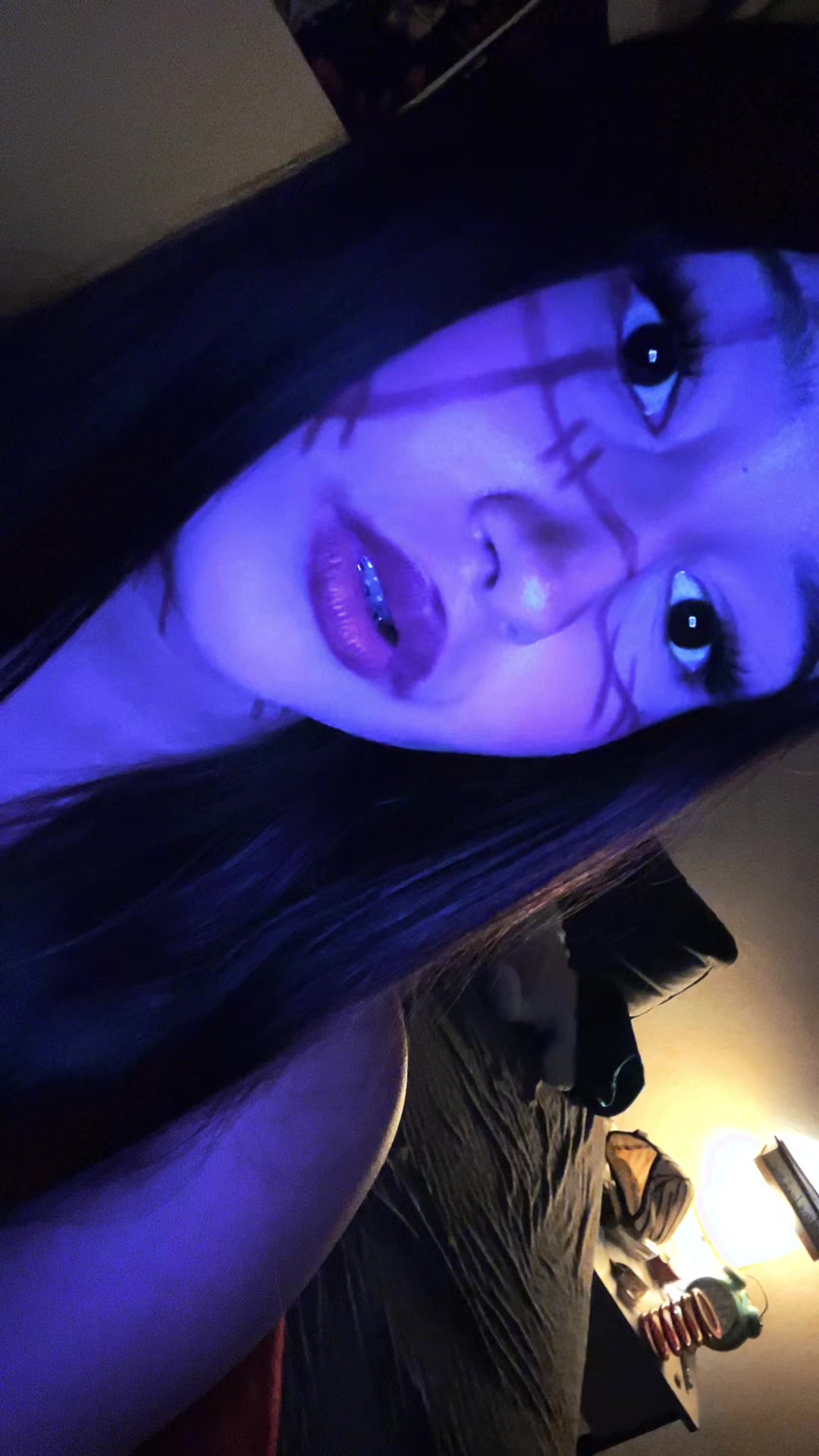@⦻