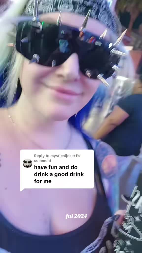 @TheMoistQueen ®️