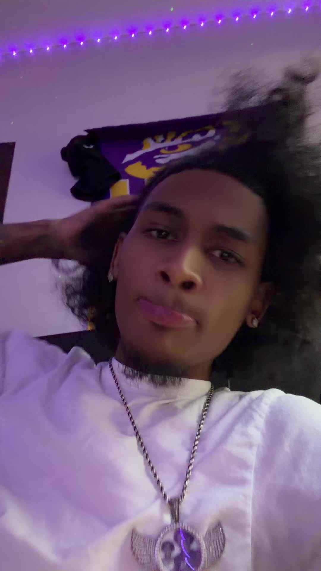 @FamousJayy🕴🏼.