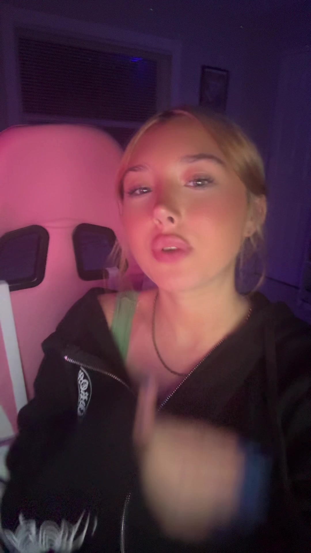 @zoeriserrr