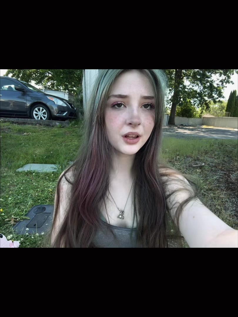 @Lyndsey Lou🦇