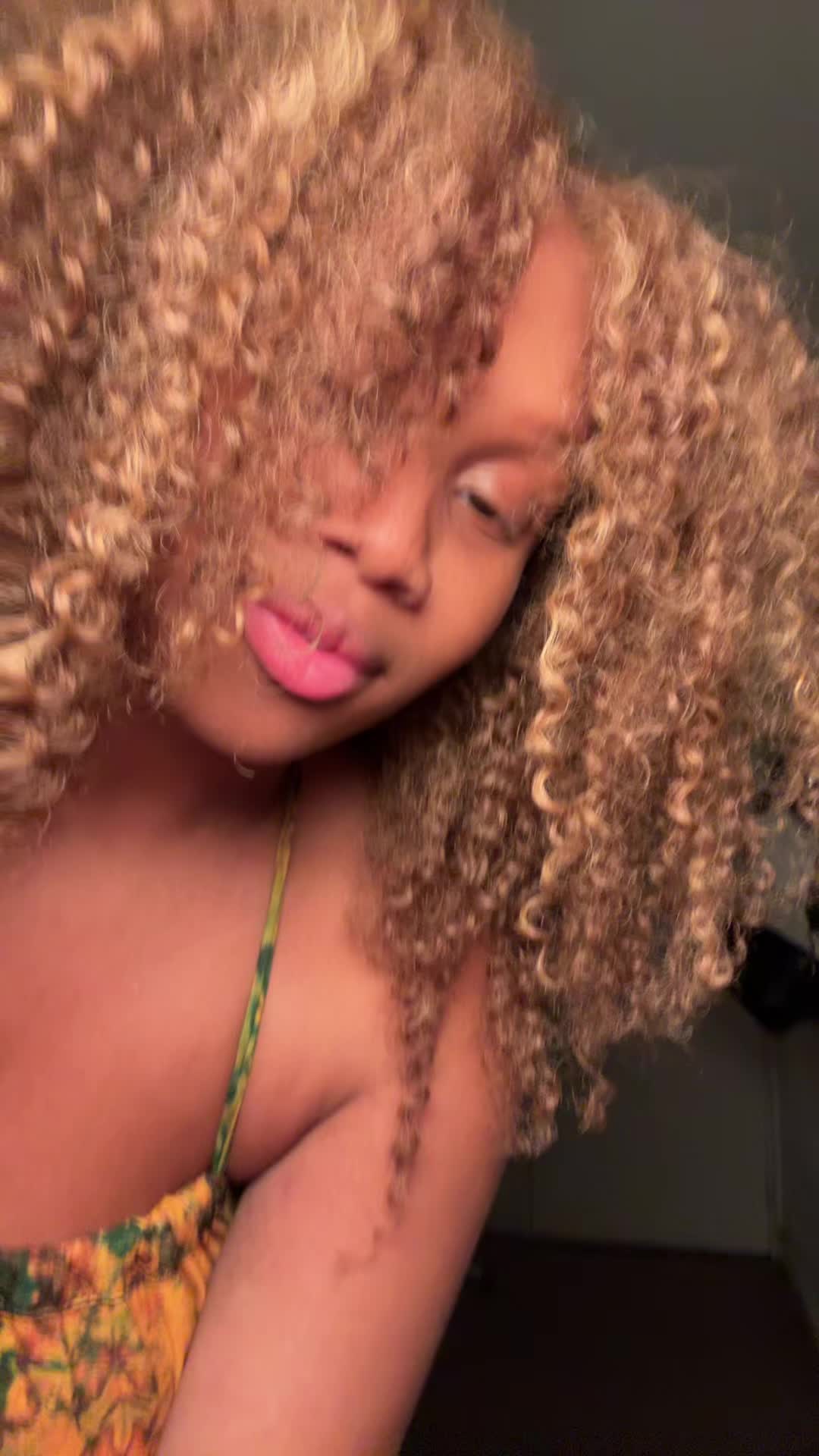 @Byqueenss 👑