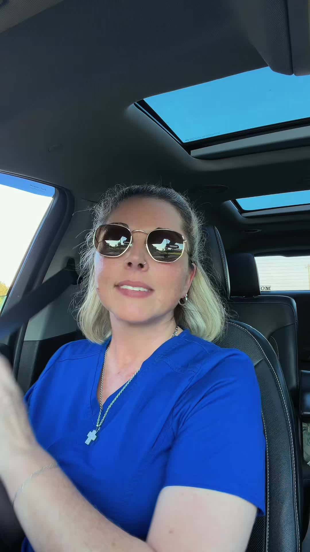 @momica_mama