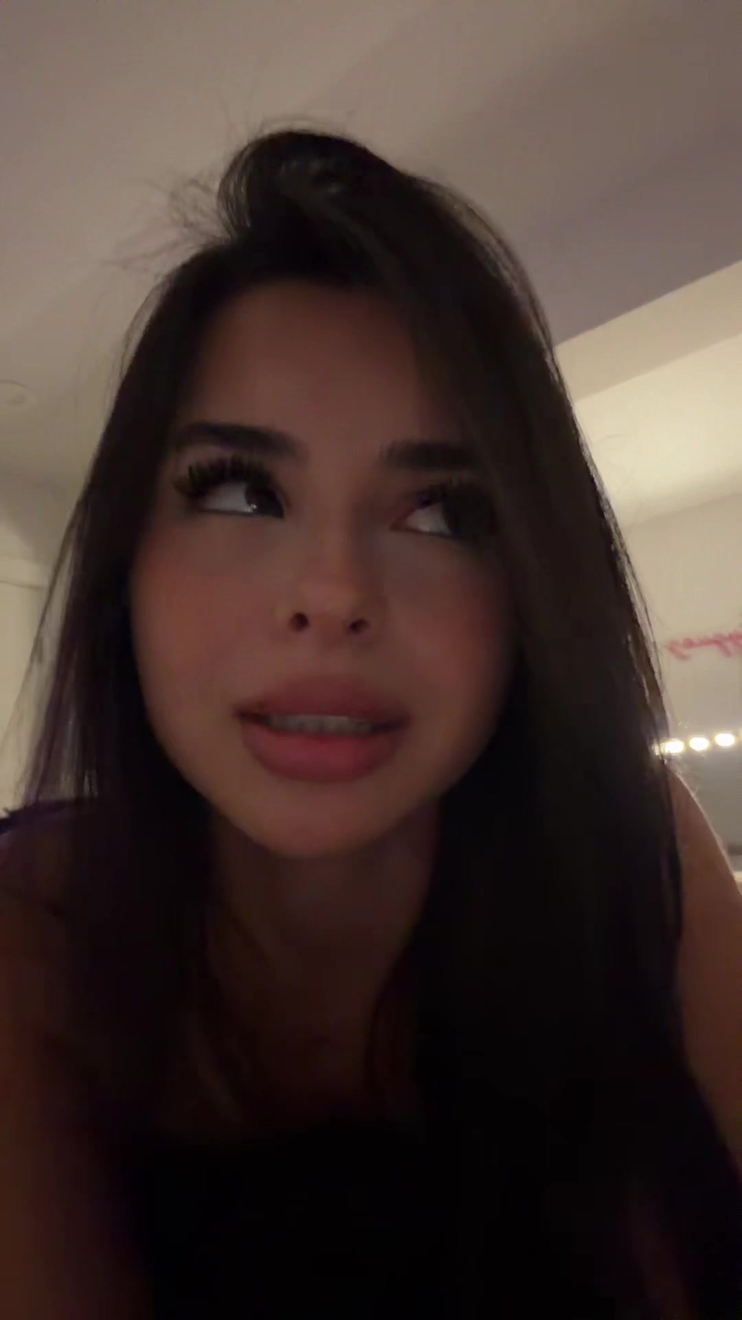 @vickyguez