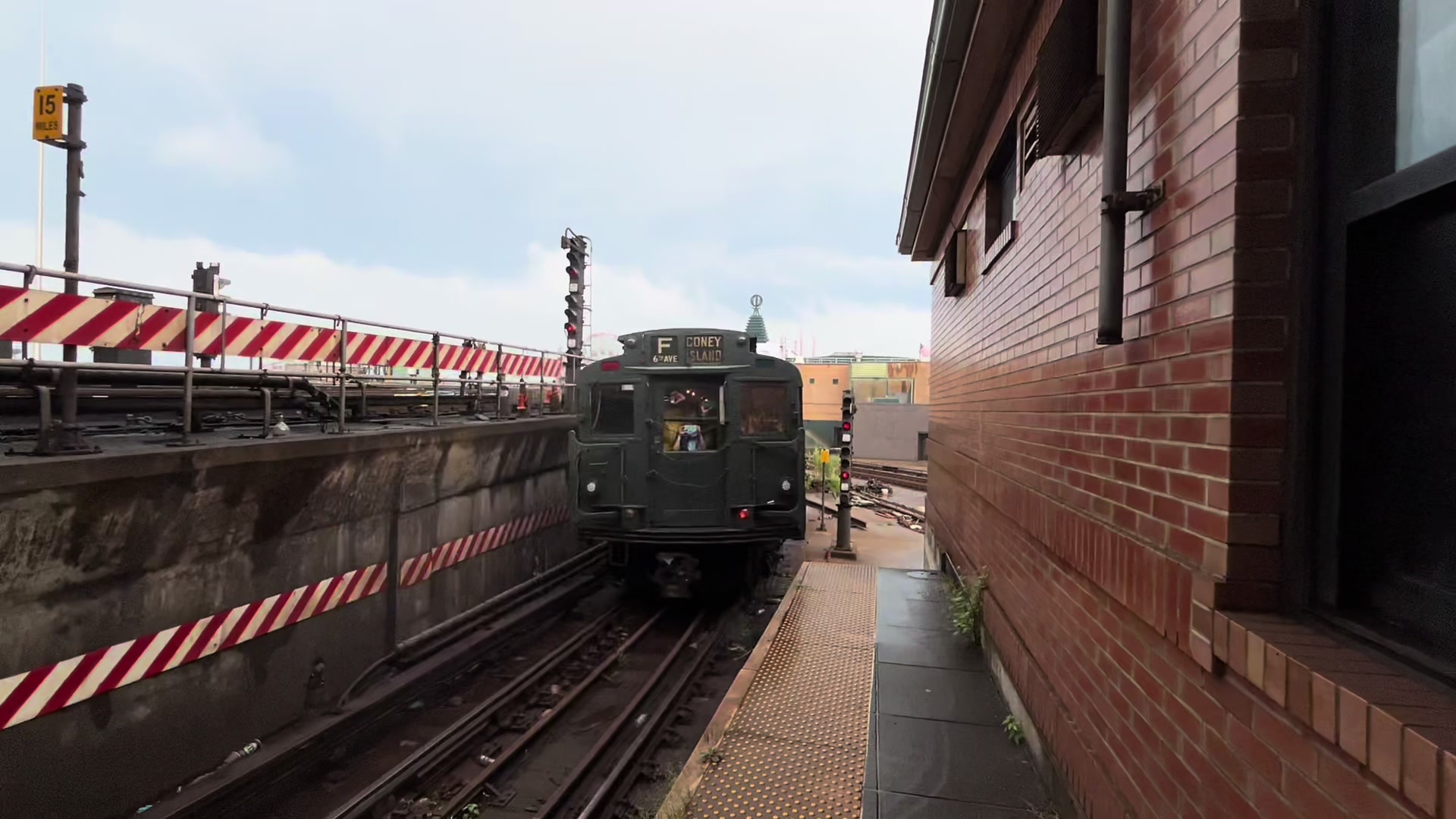 @R32 (J) train official