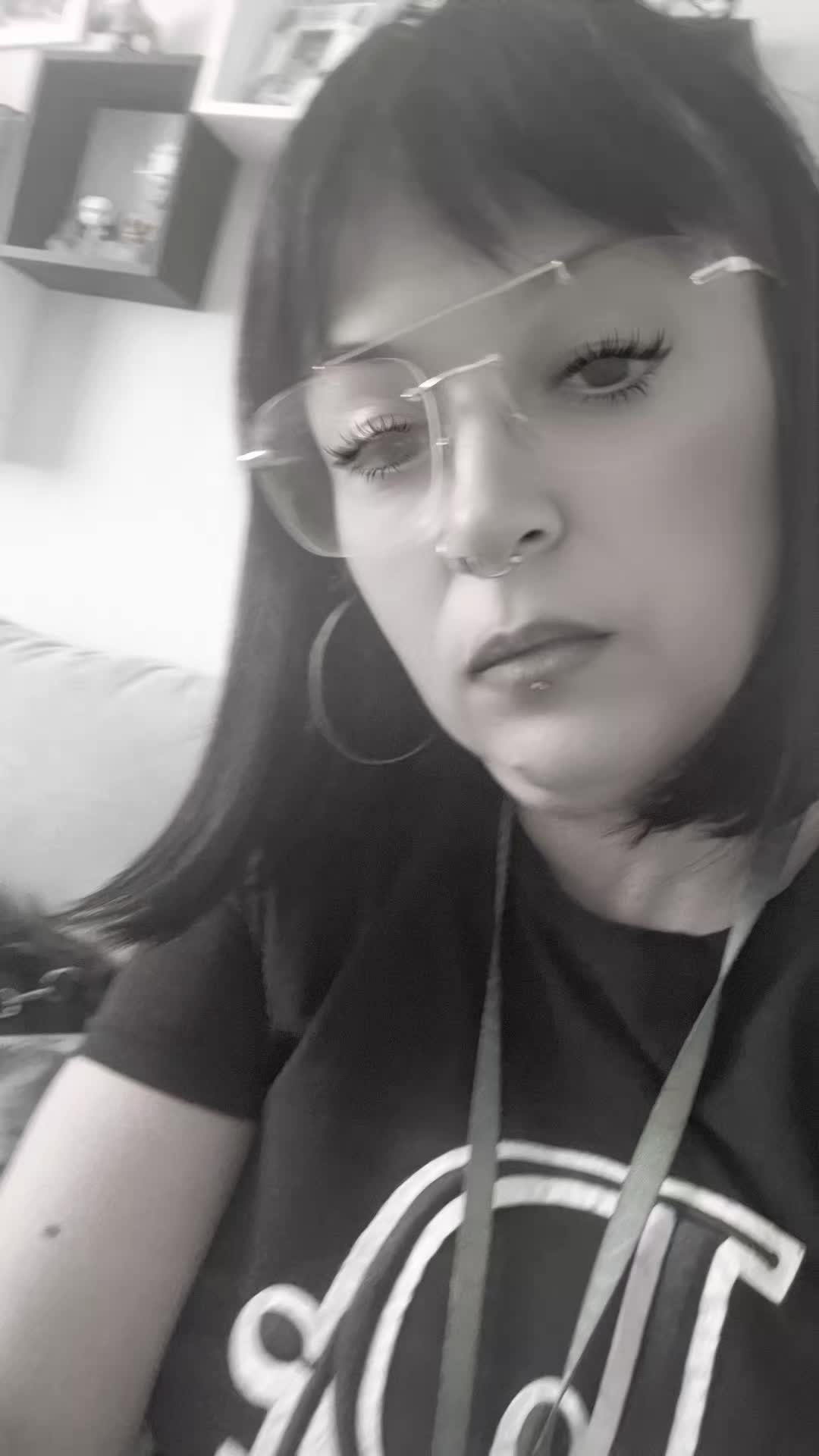 @Queen_of. The .darkness