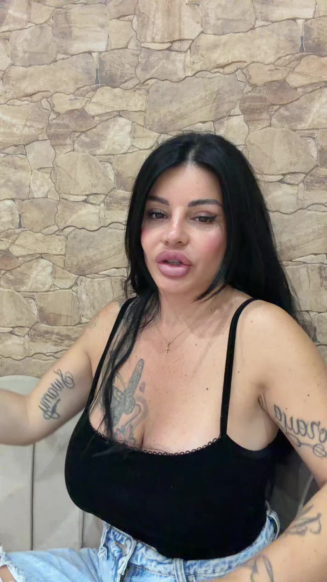 @Helena.