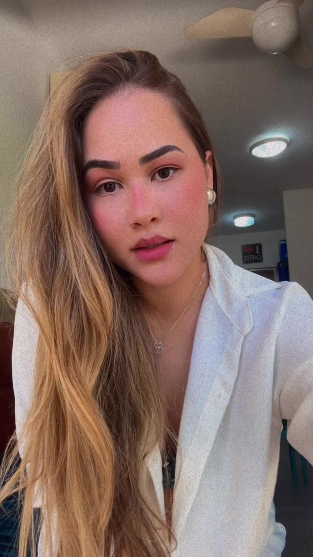 @J&uacute;lia Ferreira