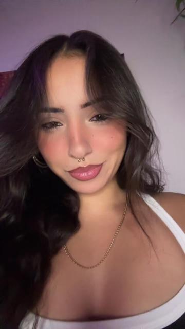 @AlexaFitg