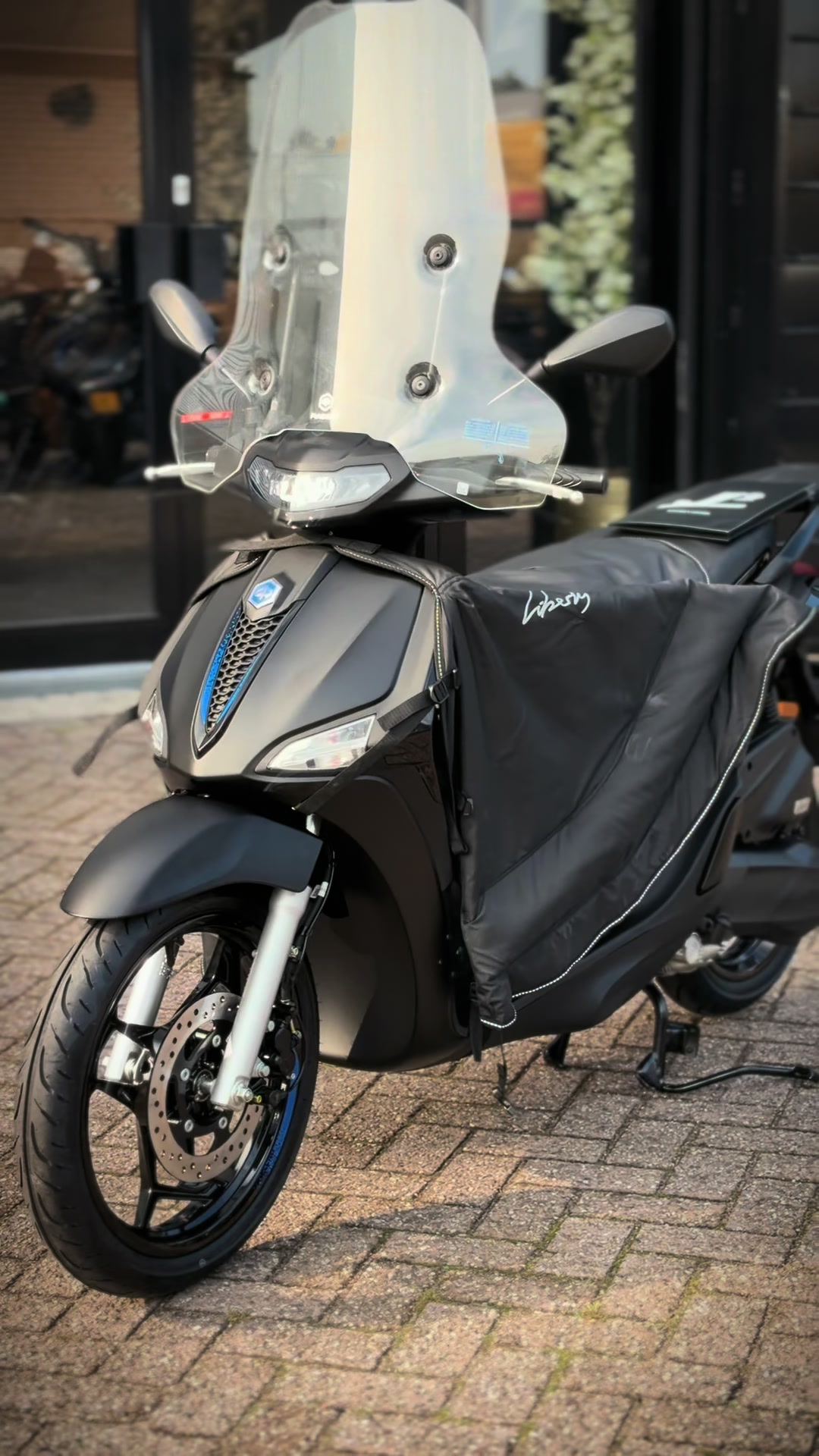 @J2 Scooters & Motoren