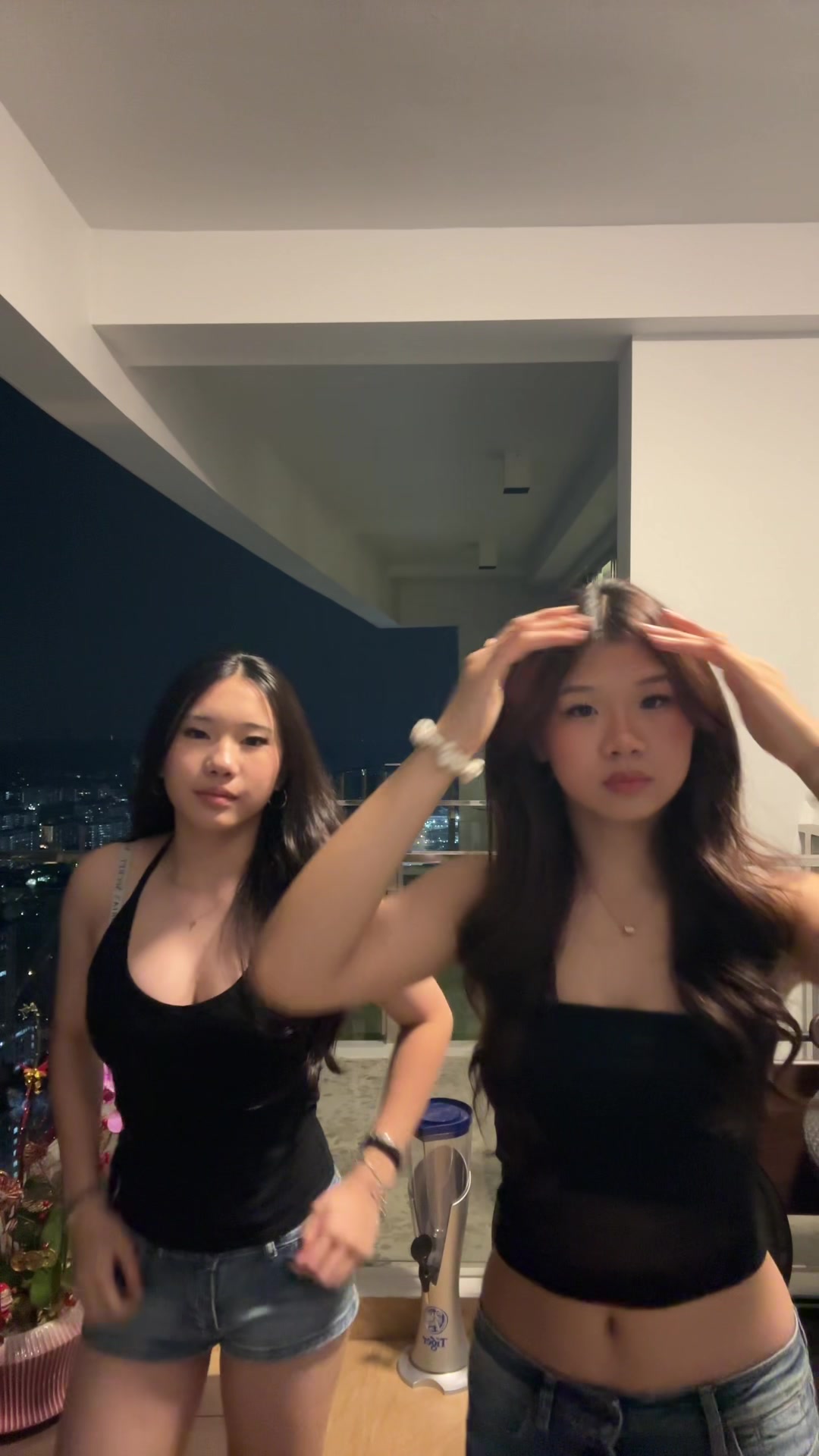 @chloee🦖