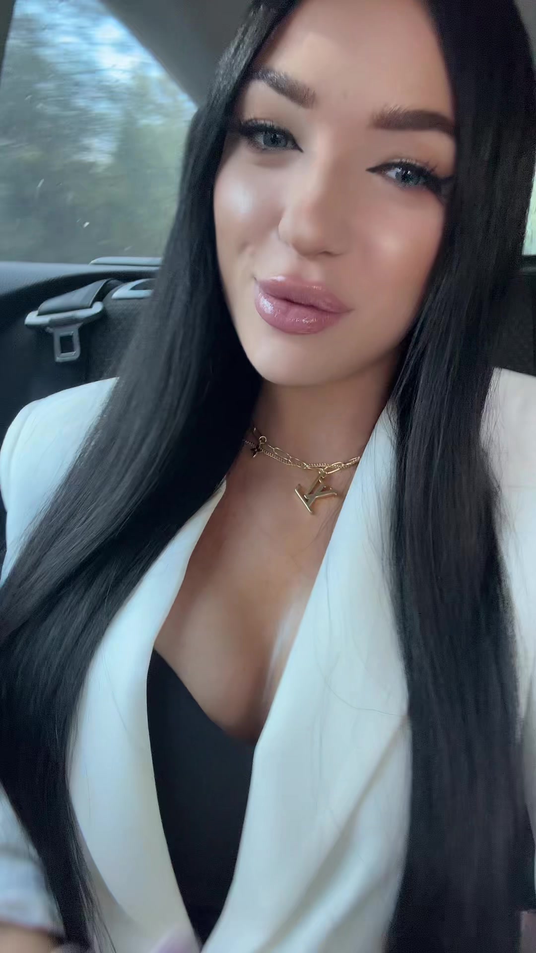 @izzi_official