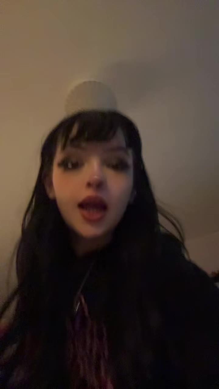 @𝓁𝒾𝒶𝓃𝒶🧟&zwj;♀️