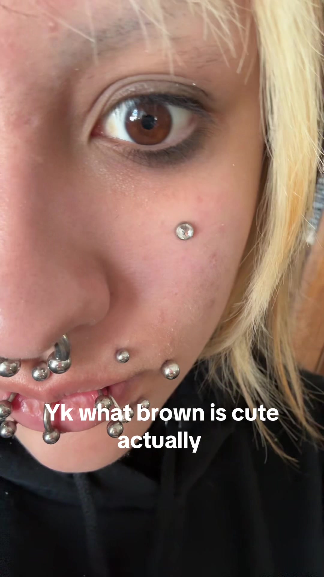 @mo