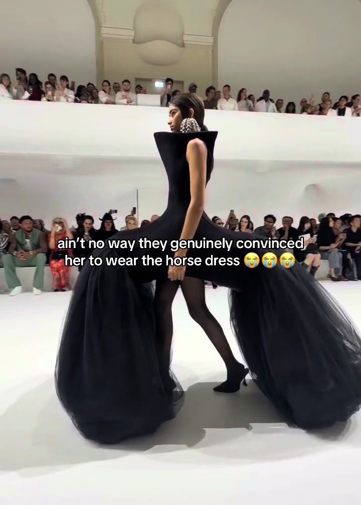 @0fftherunway