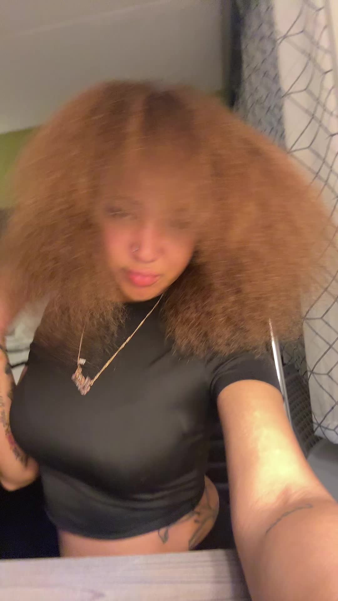 @Ava