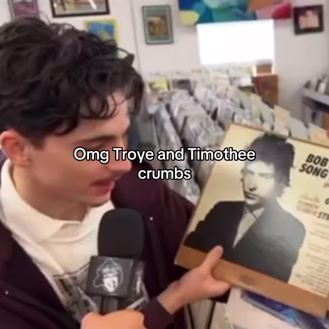 @🦦