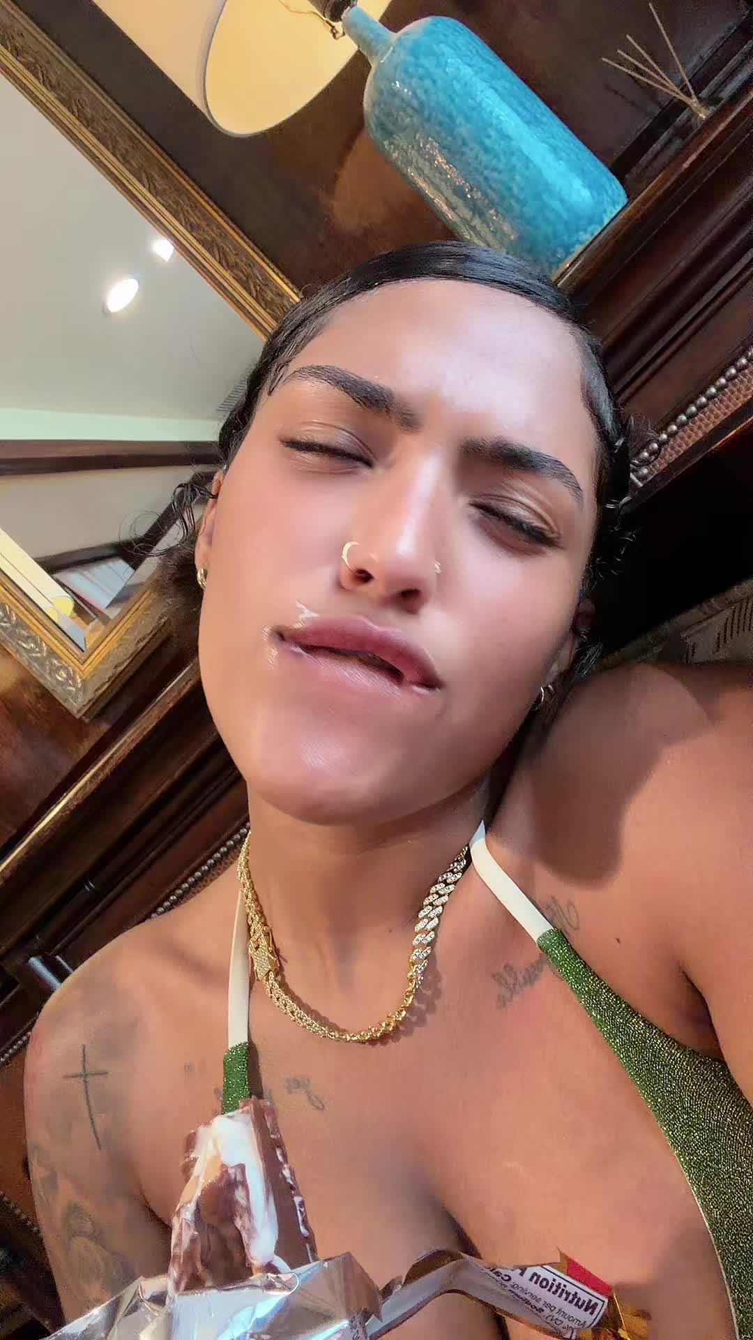 @aniyahalbino