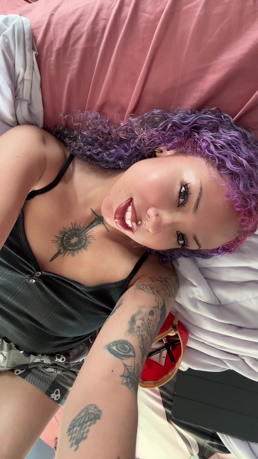 @thegirlinurphone