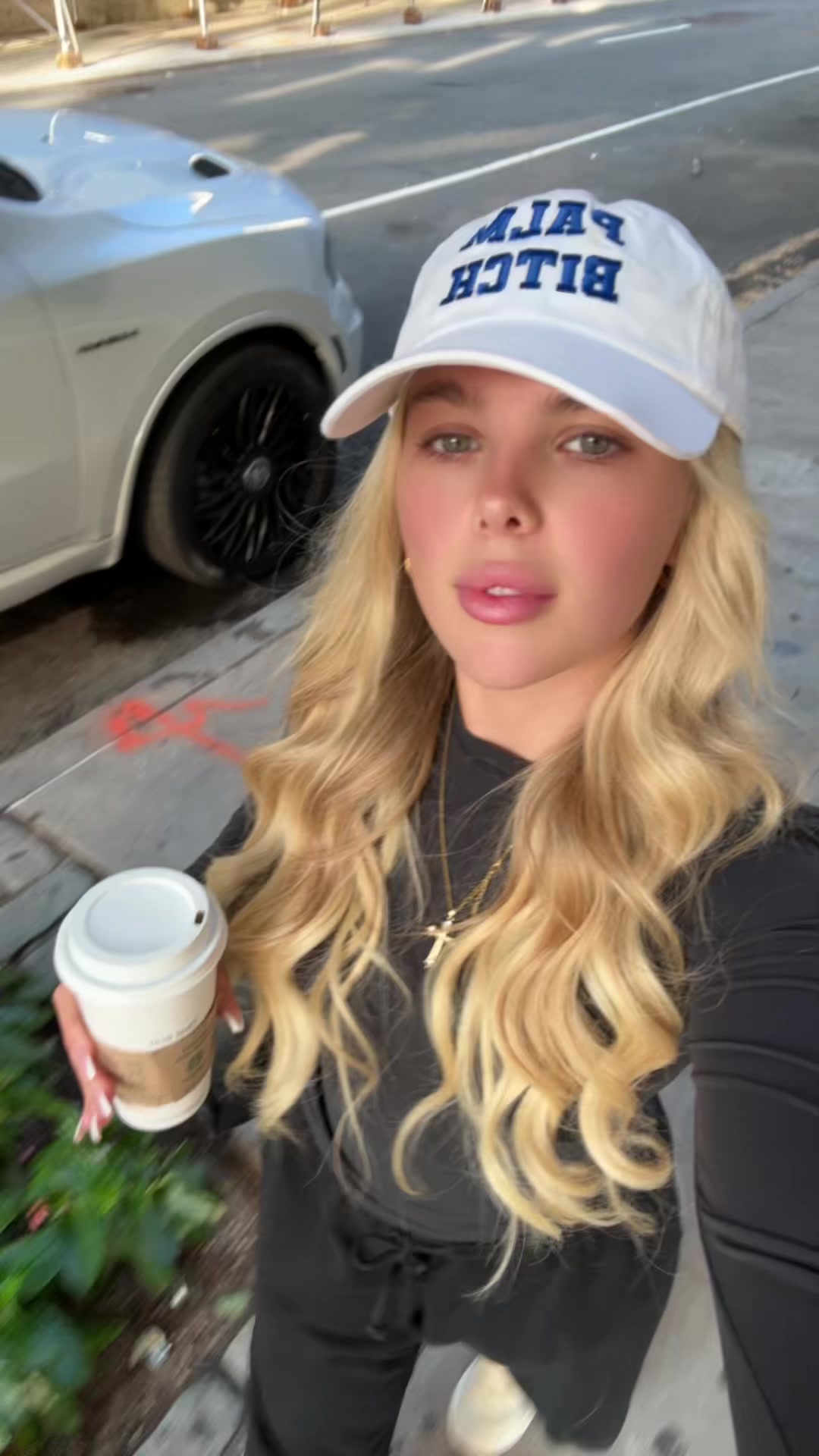 @elliebluegregoria