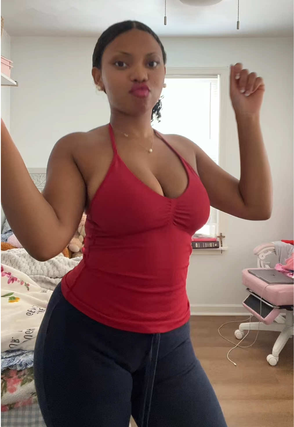 @hi im chloe 🍓